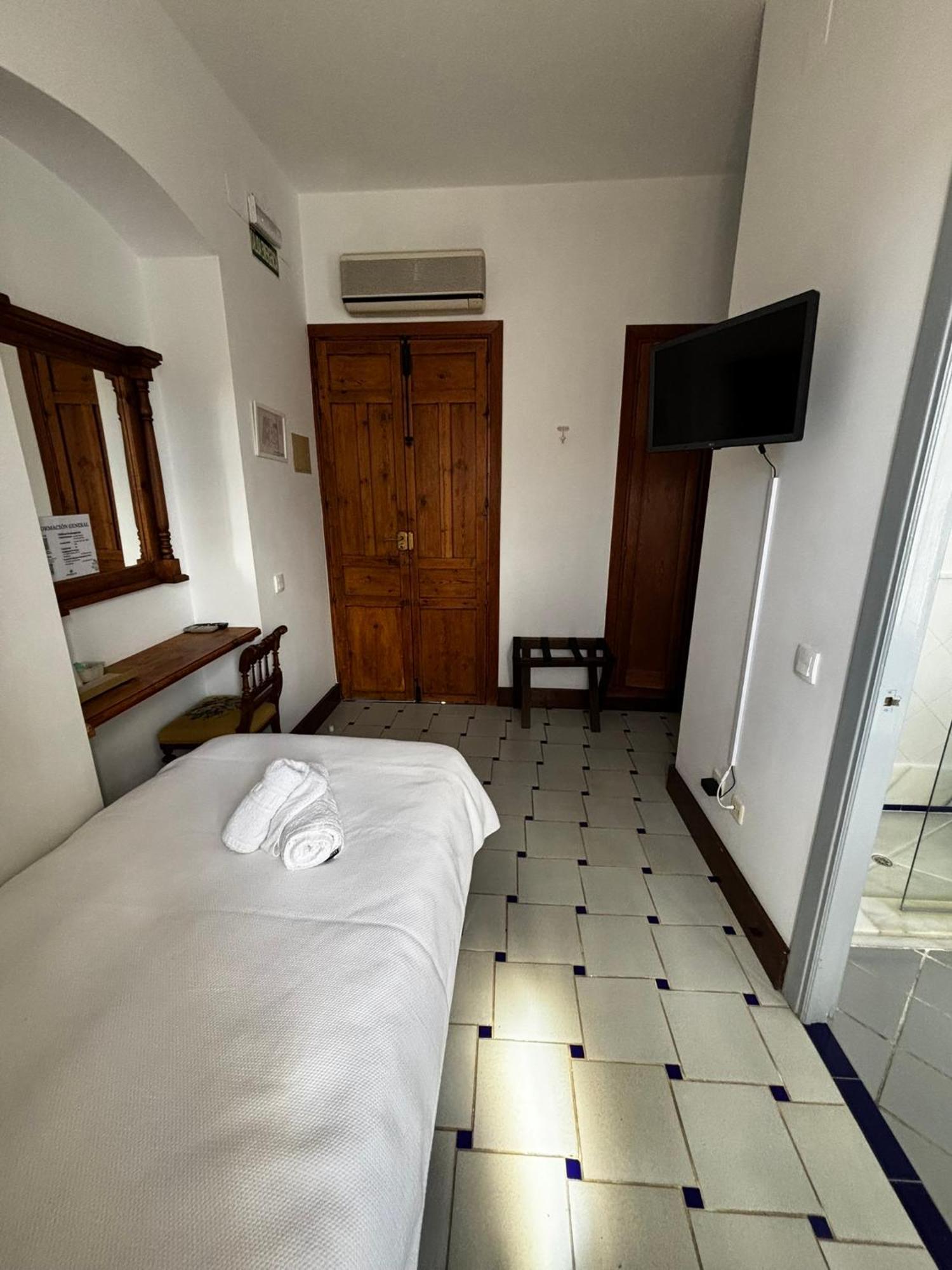 Hotel Entreolivos เอลเปโดรโซ ภายนอก รูปภาพ